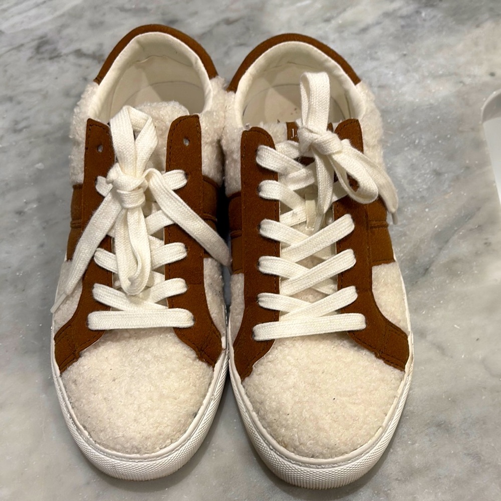 J Crew fun and fleece sneakers ⭐️❤️⭐️size 8